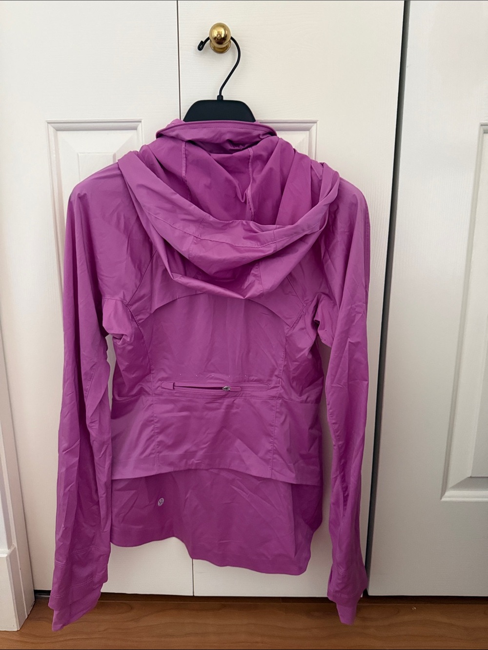 Lululemon Women Lightweight Hooded Jacket in Lilac - Picture 2 of 3